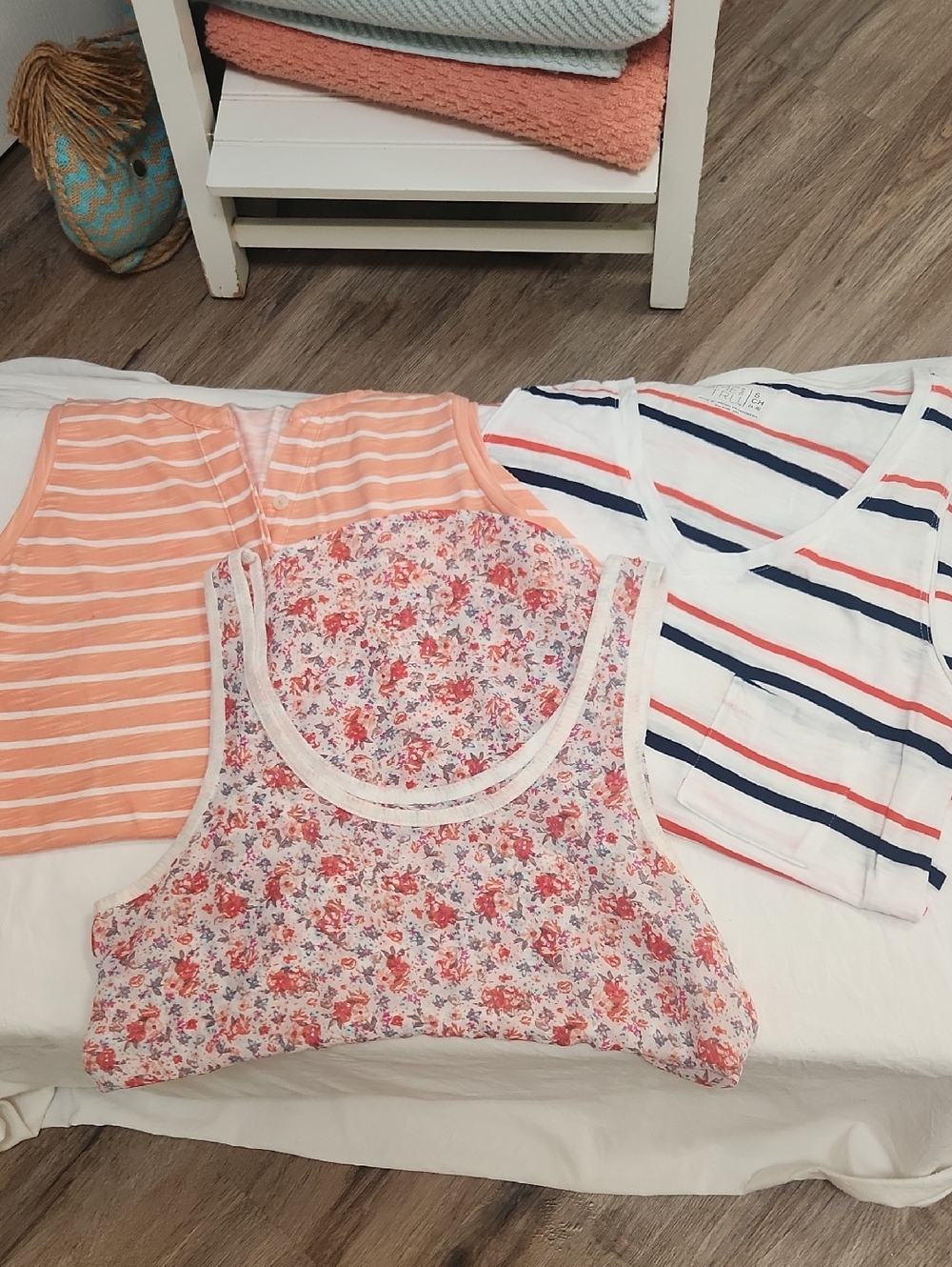 tank top small womens lot of 3
